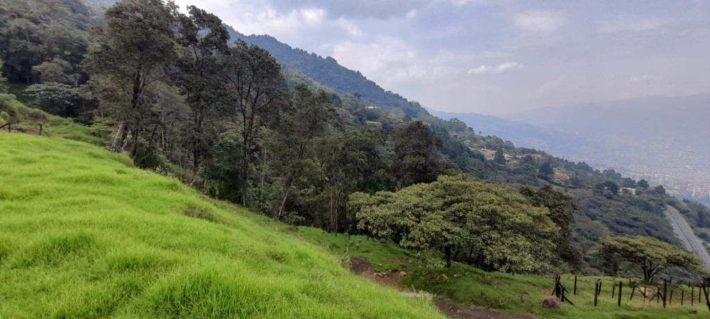 Lote en venta en El Poblado, Medellín [No disponible] 3