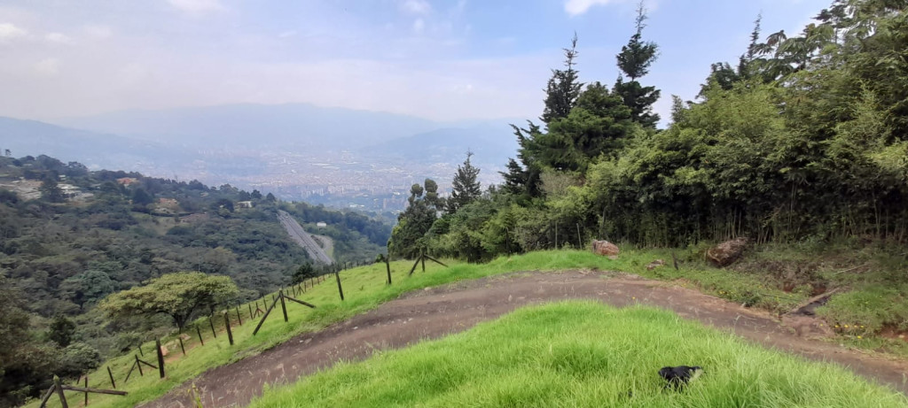 Lote en venta en El Poblado, Medellín [No disponible] 5