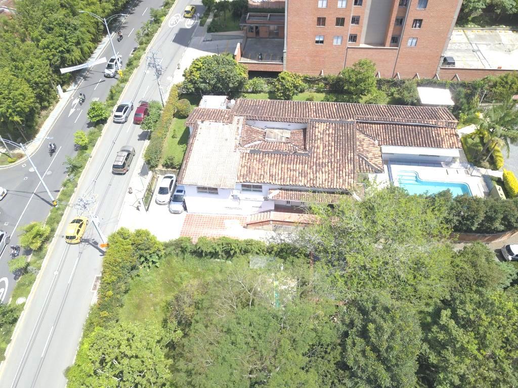 Lote en venta en El Poblado, Medellín [No disponible] 2