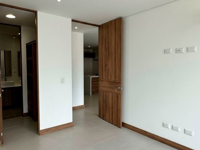 Apartamento de 2 alcobas en venta en El Poblado, Medellín, 93 m² · foto 10 de 14