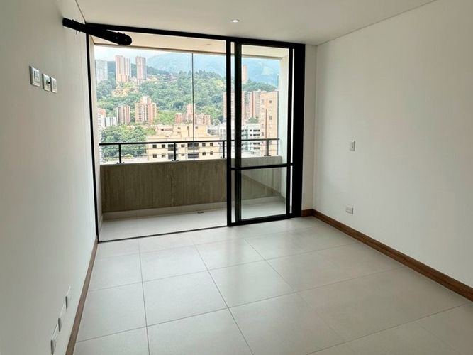 Apartamento de 2 alcobas en venta en El Poblado, Medellín, 93 m² · foto 2 de 14