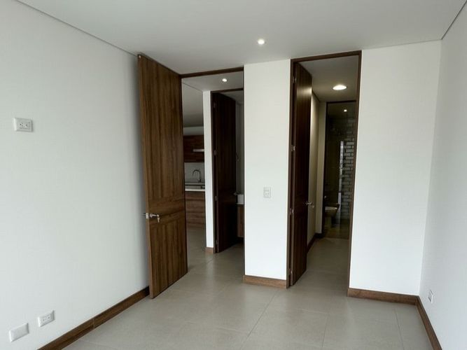 Apartamento de 2 alcobas en venta en El Poblado, Medellín, 93 m² · foto 11 de 14