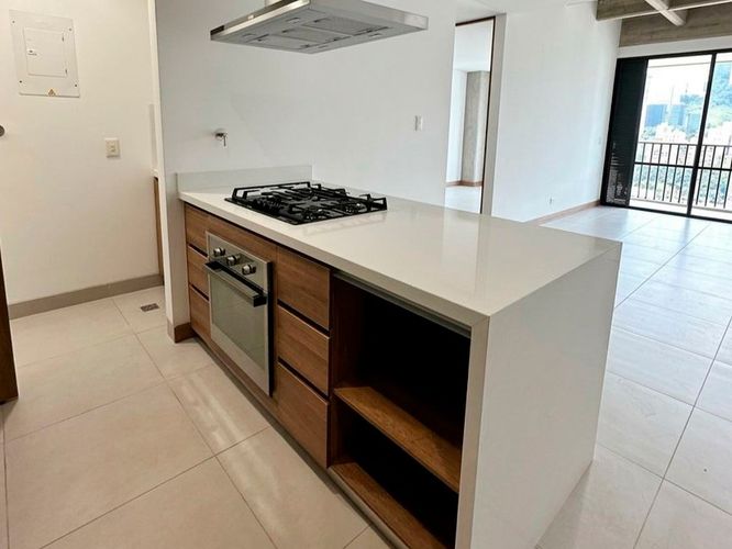 Apartamento de 2 alcobas en venta en El Poblado, Medellín, 93 m² · foto 7 de 14