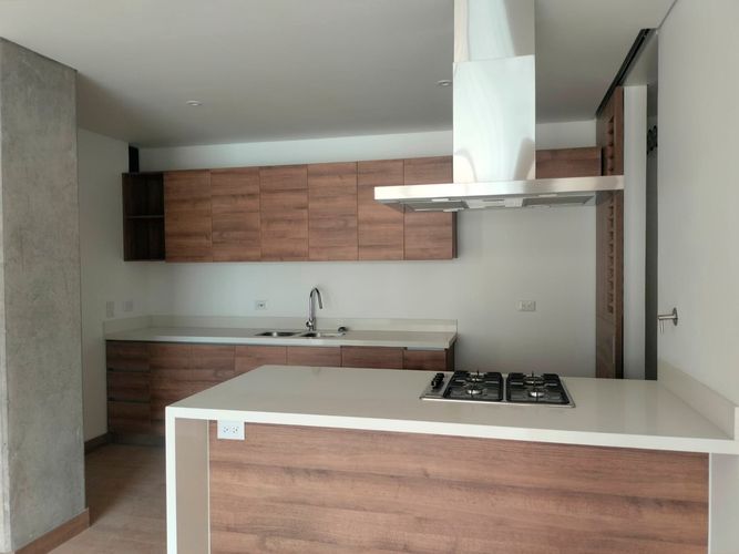 Apartamento de 2 alcobas en venta en El Poblado, Medellín, 93 m² · foto 6 de 14