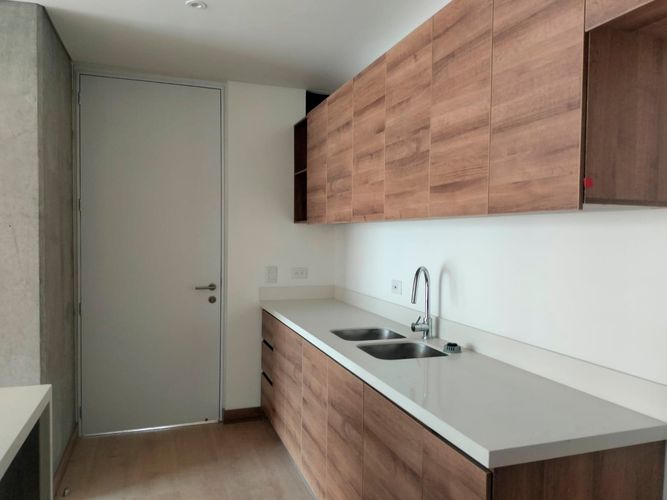 Apartamento de 2 alcobas en venta en El Poblado, Medellín, 93 m² · foto 5 de 14