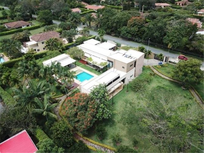Casa de 4 alcobas en venta en Las Mercedes, Jamundí, 531 m² · foto 16 de 17