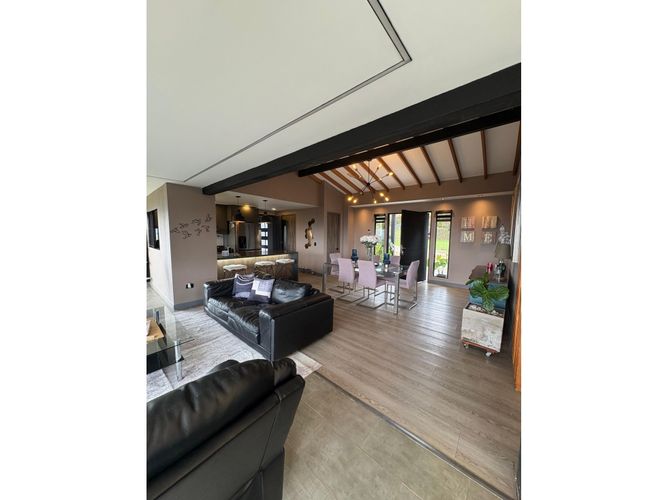 Finca en venta en Romeral, Guarne, 210 m² · foto 8 de 24