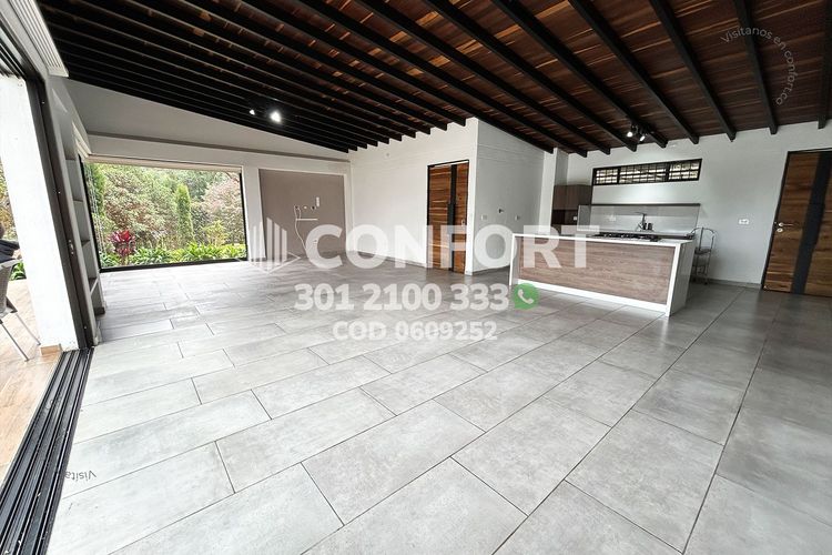 Casa de 3 alcobas en venta en La Catedral, Envigado, 210 m² · foto 2 de 24
