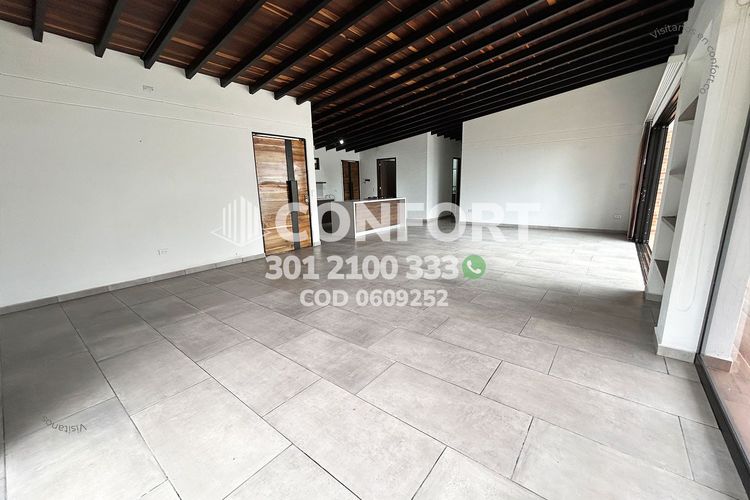 Casa de 3 alcobas en venta en La Catedral, Envigado, 210 m² · foto 3 de 24