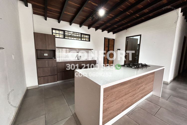 Casa de 3 alcobas en venta en La Catedral, Envigado, 210 m² · foto 8 de 24