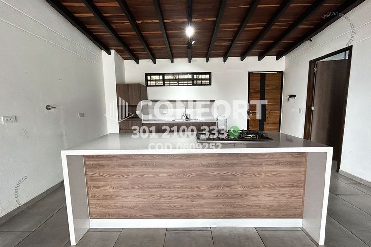 Casa de 3 alcobas en venta en La Catedral, Envigado, 210 m² · foto 11 de 24