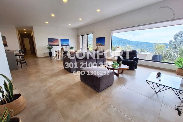 Casa de 3 alcobas en venta en La Catedral, Envigado, 210 m² · foto 3 de 24