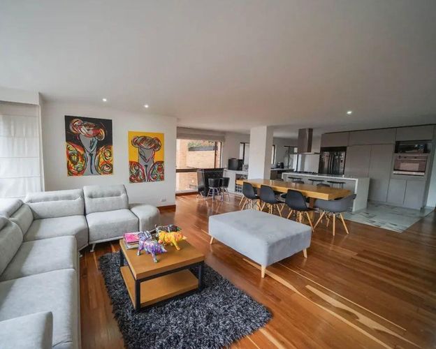 Apartamento de 3 alcobas en venta en Los Rosales, Bogotá, 236 m² · foto 2 de 11