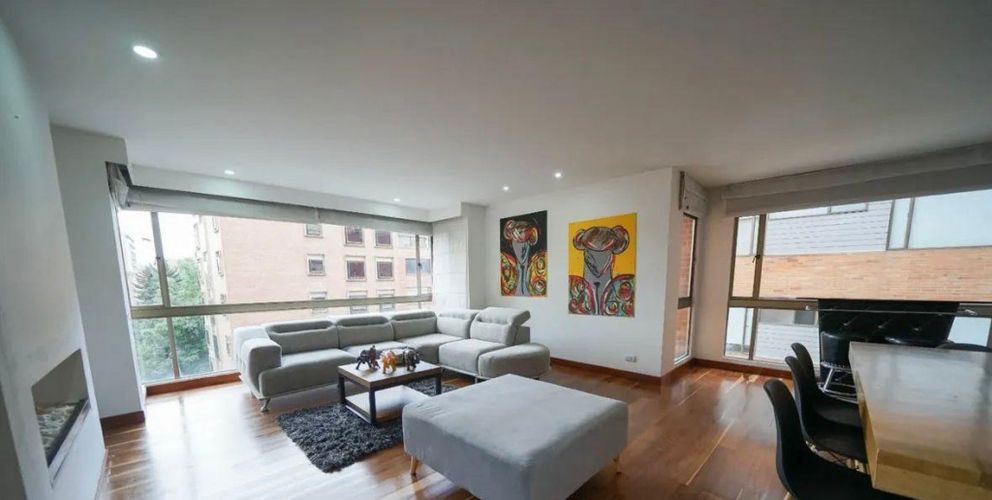 Apartamento de 3 alcobas en venta en Los Rosales, Bogotá, 236 m² · foto 3 de 11