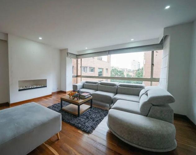 Apartamento de 3 alcobas en venta en Los Rosales, Bogotá, 236 m² · foto 4 de 11