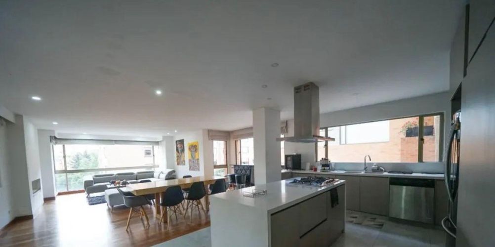 Apartamento de 3 alcobas en venta en Los Rosales, Bogotá, 236 m² · foto 5 de 11