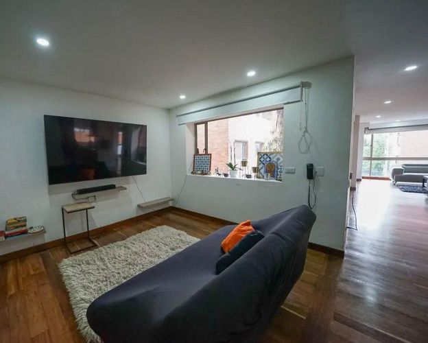Apartamento de 3 alcobas en venta en Los Rosales, Bogotá, 236 m² · foto 8 de 11