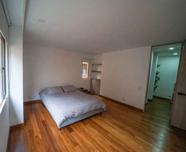 Apartamento de 3 alcobas en venta en Los Rosales, Bogotá, 236 m² · foto 11 de 11