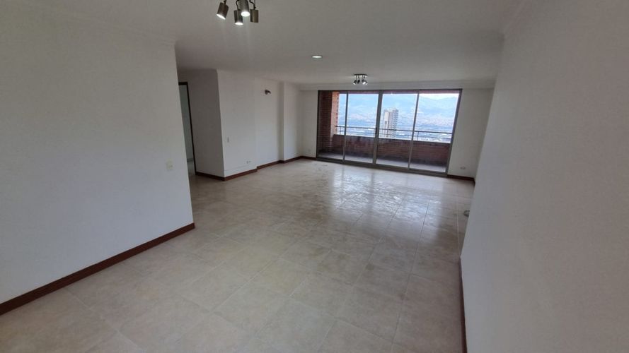Apartamento de 3 alcobas en arriendo en El Tesoro, Medellín, 140 m² · foto 4 de 23