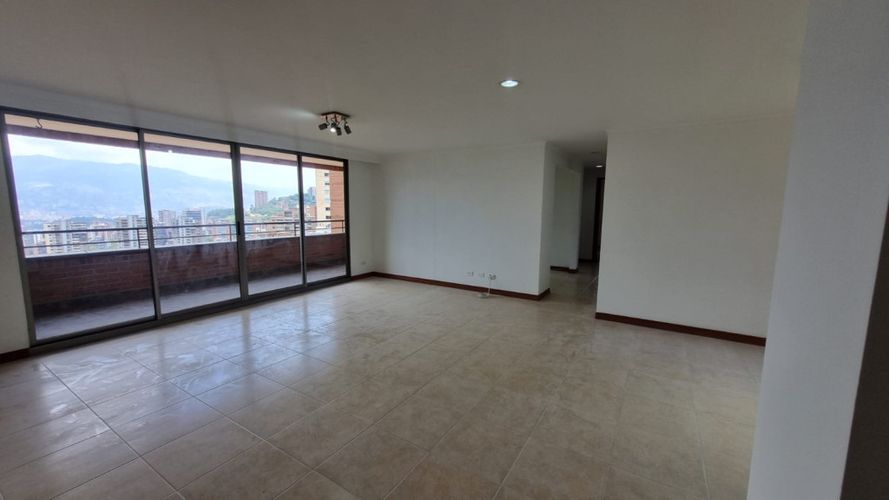 Apartamento de 3 alcobas en arriendo en El Tesoro, Medellín, 140 m² · foto 5 de 23