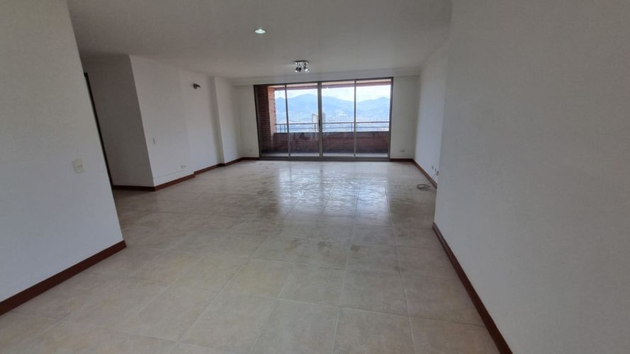 Apartamento de 3 alcobas en arriendo en El Tesoro, Medellín, 140 m² · foto 6 de 23