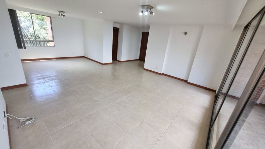 Apartamento de 3 alcobas en arriendo en El Tesoro, Medellín, 140 m² · foto 7 de 23