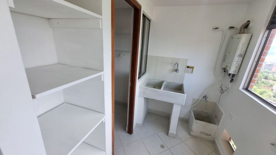 Apartamento de 3 alcobas en arriendo en El Tesoro, Medellín, 140 m² · foto 8 de 23