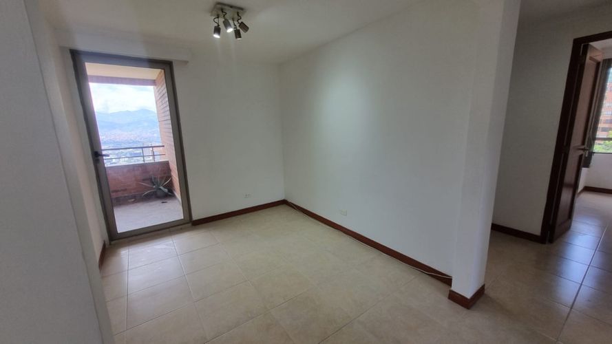 Apartamento de 3 alcobas en arriendo en El Tesoro, Medellín, 140 m² · foto 13 de 23