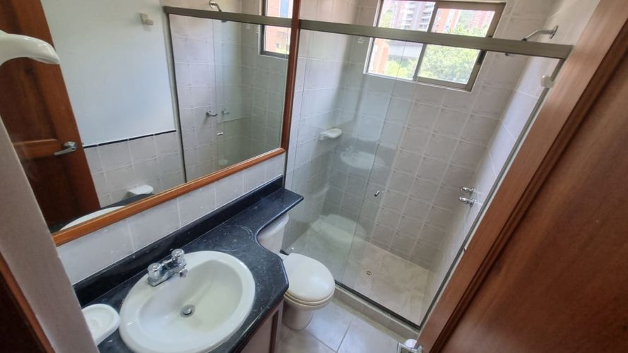 Apartamento de 3 alcobas en arriendo en El Tesoro, Medellín, 140 m² · foto 20 de 23