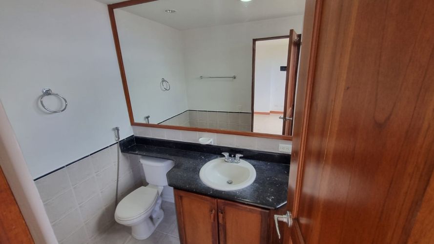 Apartamento de 3 alcobas en arriendo en El Tesoro, Medellín, 140 m² · foto 22 de 23