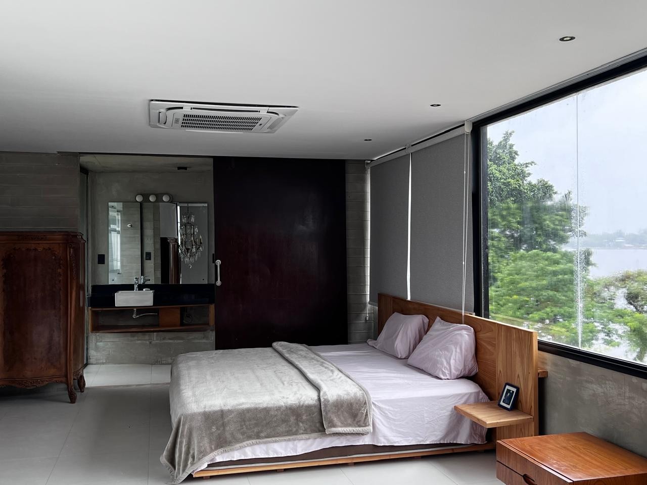 *Residencia Estilo contemporaneo sobre Lago Ypacari en San Bernardino – Cantegrill  Country Club. — foto 3