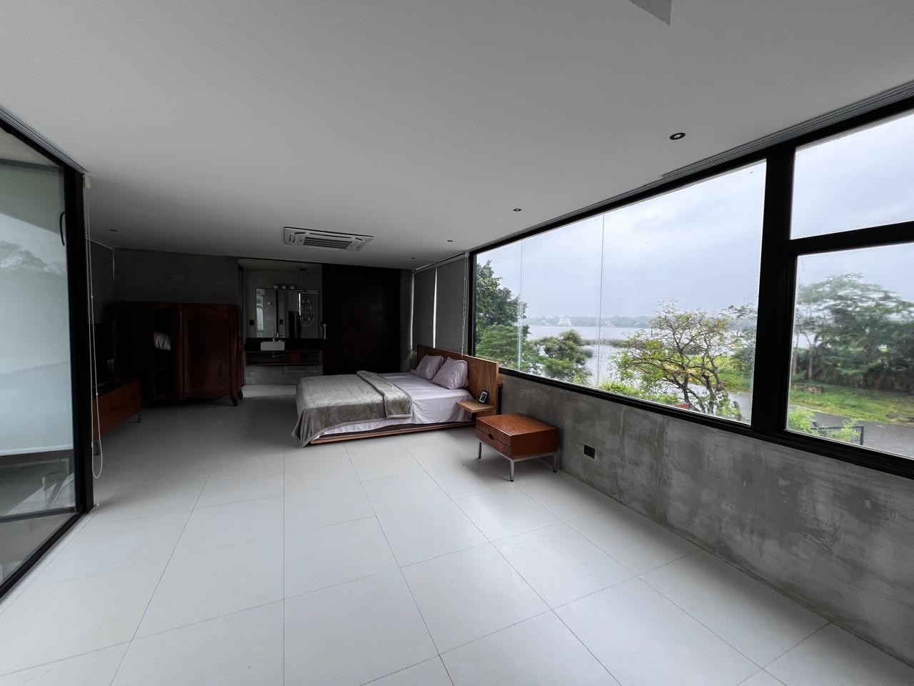 *Residencia Estilo contemporaneo sobre Lago Ypacari en San Bernardino – Cantegrill  Country Club. — foto 2