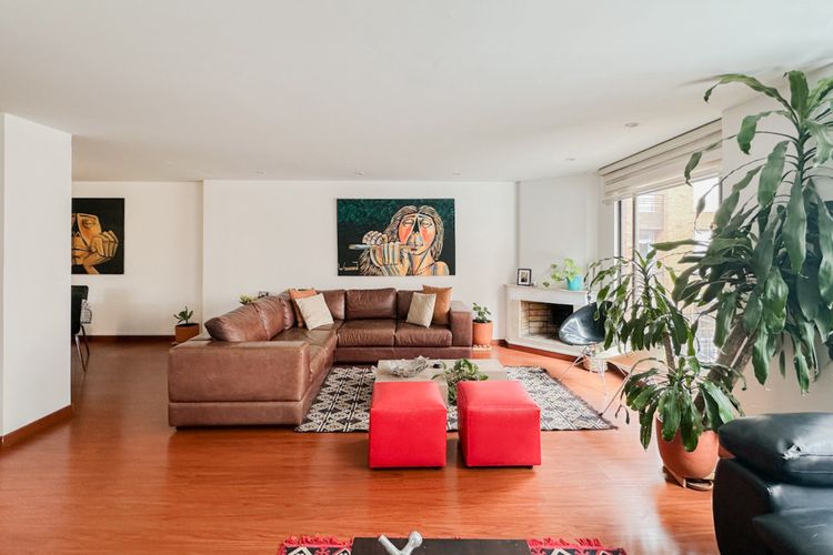 Apartamento de 3 alcobas en venta en Santa Barbara Occidental, Bogotá, 183 m² · foto 2 de 21