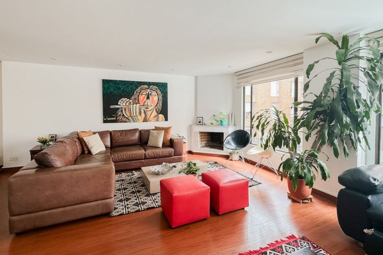 Apartamento de 3 alcobas en venta en Santa Barbara Occidental, Bogotá, 183 m² · foto 3 de 21