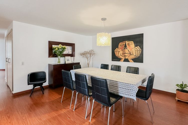 Apartamento de 3 alcobas en venta en Santa Barbara Occidental, Bogotá, 183 m² · foto 5 de 21