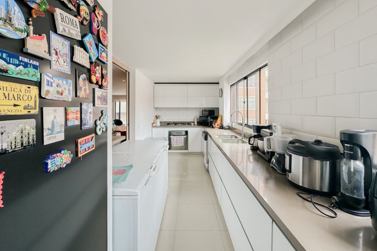 Apartamento de 3 alcobas en venta en Santa Barbara Occidental, Bogotá, 183 m² · foto 7 de 21