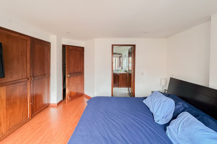 Apartamento de 3 alcobas en venta en Santa Barbara Occidental, Bogotá, 183 m² · foto 10 de 21
