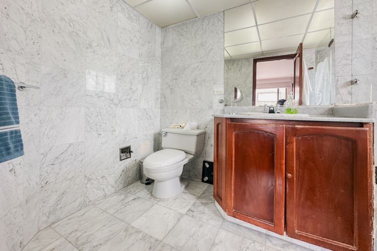 Apartamento de 3 alcobas en venta en Santa Barbara Occidental, Bogotá, 183 m² · foto 11 de 21