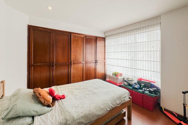 Apartamento de 3 alcobas en venta en Santa Barbara Occidental, Bogotá, 183 m² · foto 13 de 21
