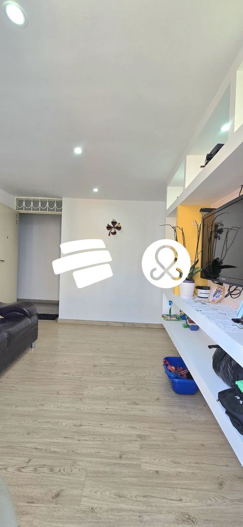 Apartamento de 3 alcobas en venta en Buenos Aires, Bogotá, 77 m² · foto 2 de 22