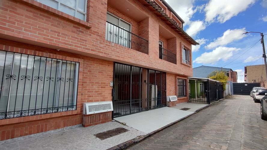 Edificio en venta en Camino La Floresta, Chía, 400 m² · foto 2 de 21