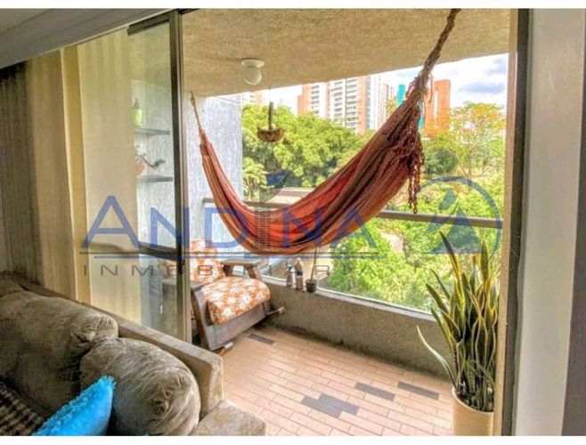 Apartamento de 3 alcobas en venta en Belén, Medellín, 98 m² · foto 3 de 13