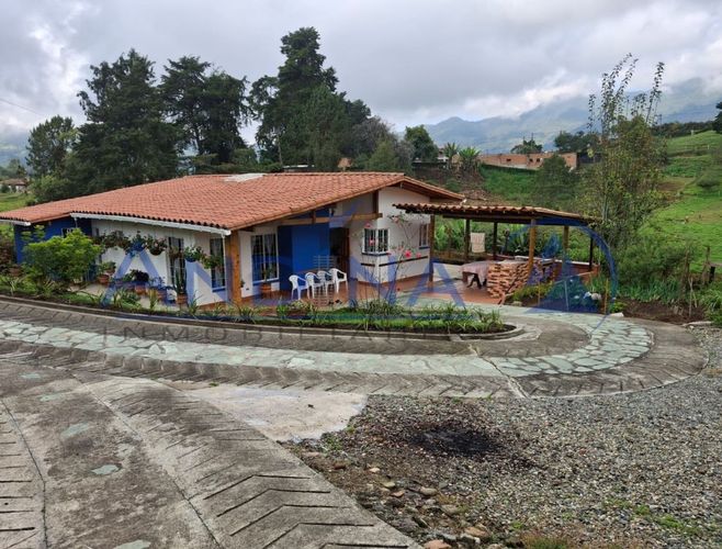 Finca en venta en San Felix, Bello, 1800 m² · foto 2 de 18
