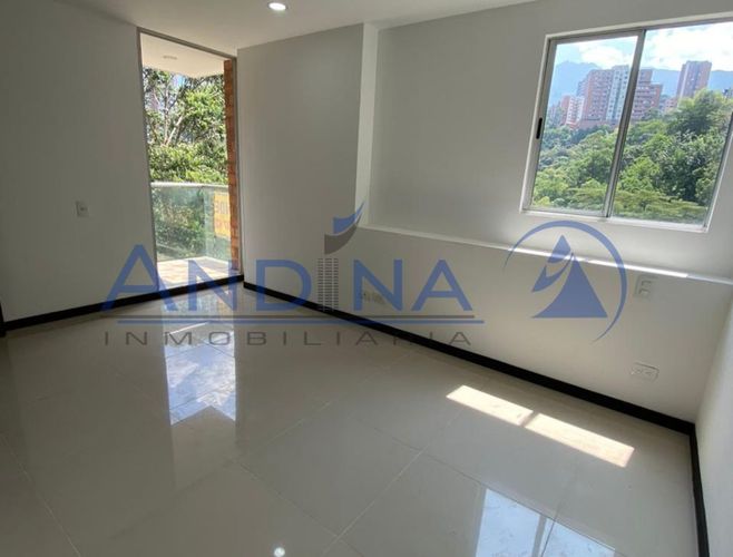 Apartamento de 3 alcobas en venta en El Diamante No. 2, Medellín, 92 m² · foto 9 de 18