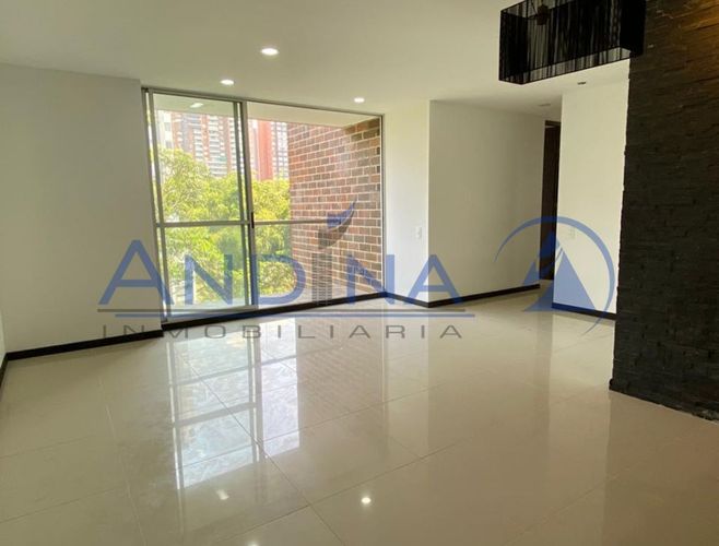 Apartamento de 3 alcobas en venta en El Diamante No. 2, Medellín, 92 m² · foto 3 de 18