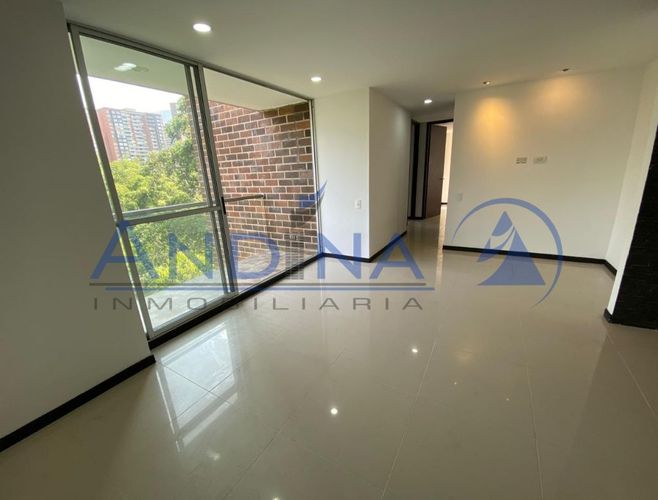 Apartamento de 3 alcobas en venta en El Diamante No. 2, Medellín, 92 m² · foto 4 de 18