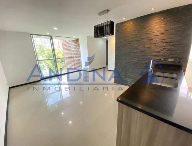 Apartamento de 3 alcobas en venta en El Diamante No. 2, Medellín, 92 m² · foto 2 de 18