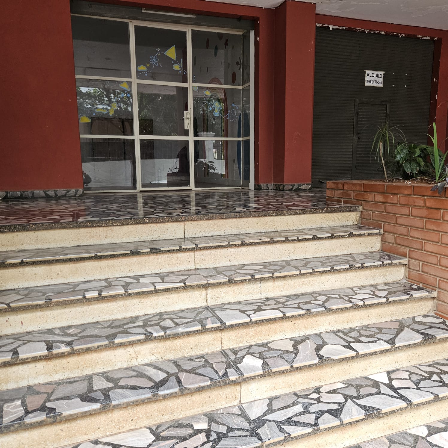 Alquilamos LOCAL COMERCIAL EN Edificio Internacional. — foto 2