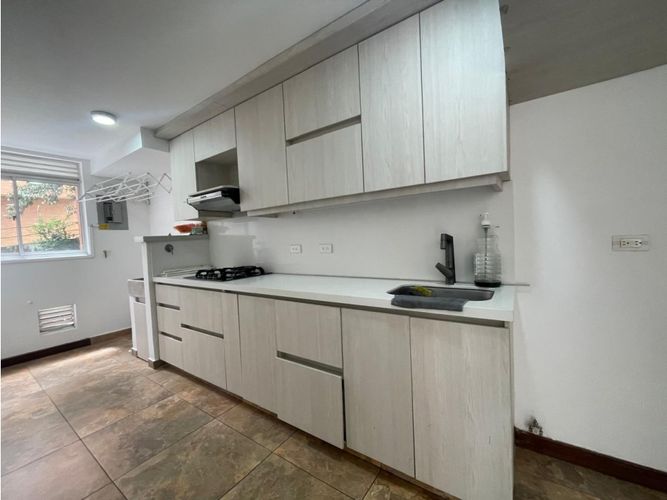 Apartamento de 3 alcobas en venta en El Diamante 2, Envigado, 83 m² · foto 4 de 24