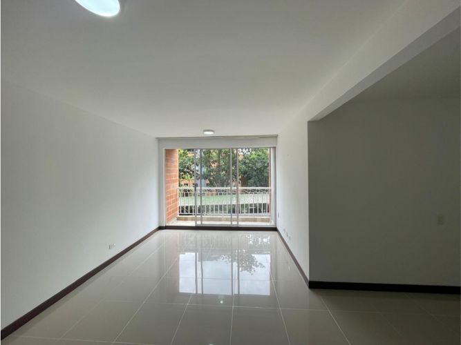 Apartamento de 3 alcobas en venta en El Diamante 2, Envigado, 83 m² · foto 8 de 24